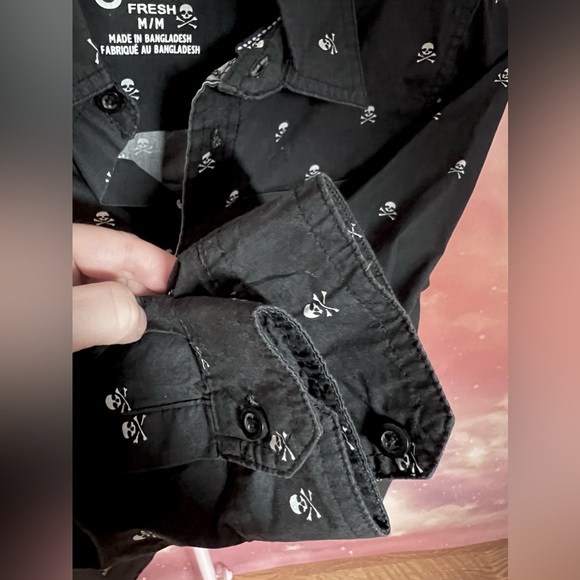 BUNDLE 75% OFF NEW boys 🏴‍☠️ tops for reposhers.. - Picture 6 of 10